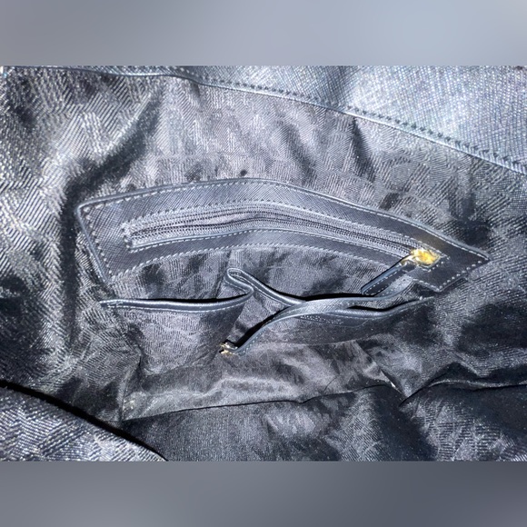 Michael Kors black and gold trimmed tote/ shoulder bag. Slightly used - Picture 3 of 7